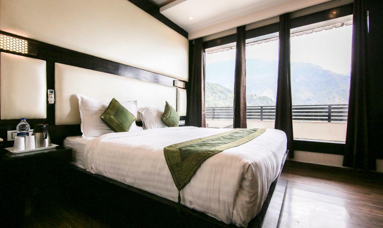 Treebo Trend Lavish Inn Dharamshala Exterior foto